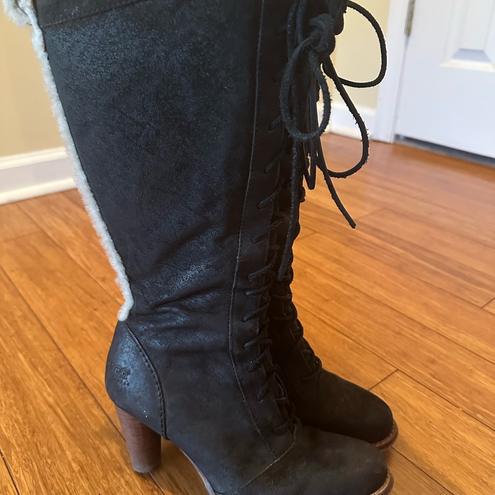 UGG 100% Genuine Suede Leather Ankle Boots for Women Size 7